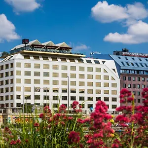 4* Ξενοδοχείο Radisson Red Hotel,