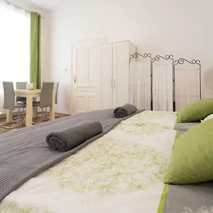 Belvedere Palace Heart Apartment